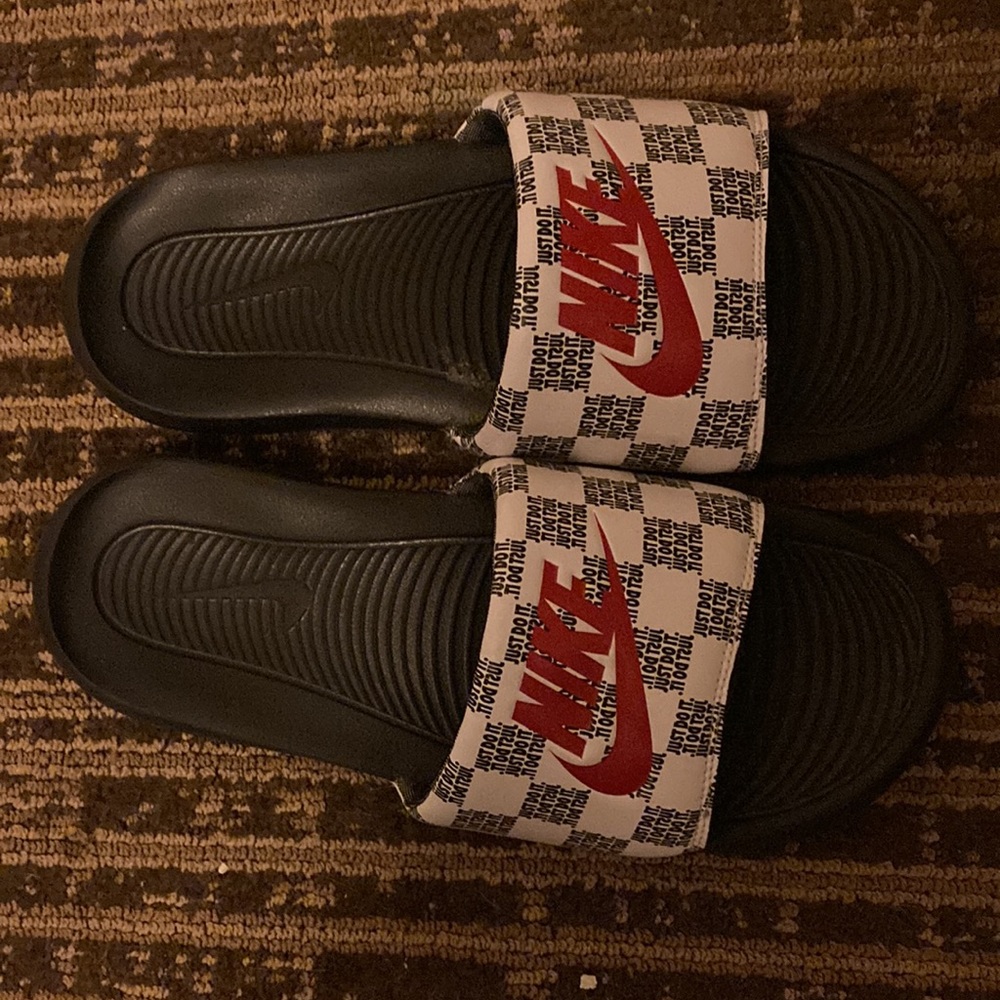 Nike slides - Picture 2 of 2